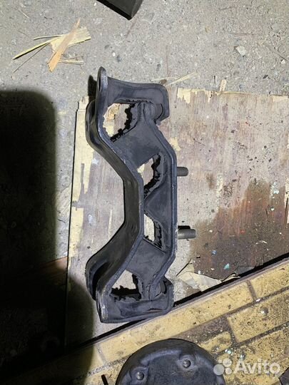 Подушка МКПП subaru