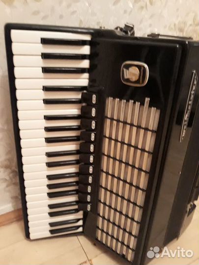 Продаю аккордеон weltmeister, полный
