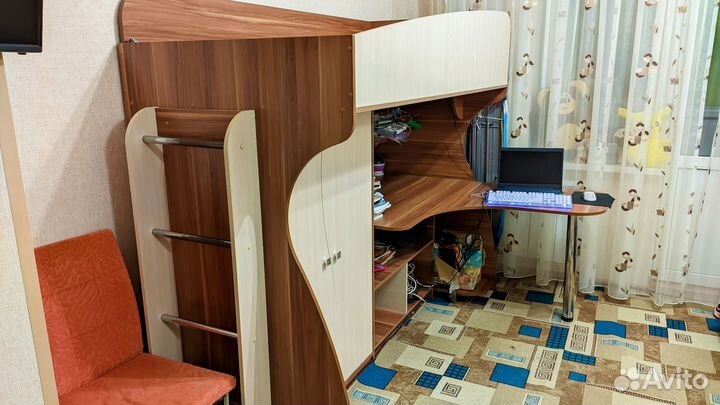 Детская кровать со столом и шкафом 200*90