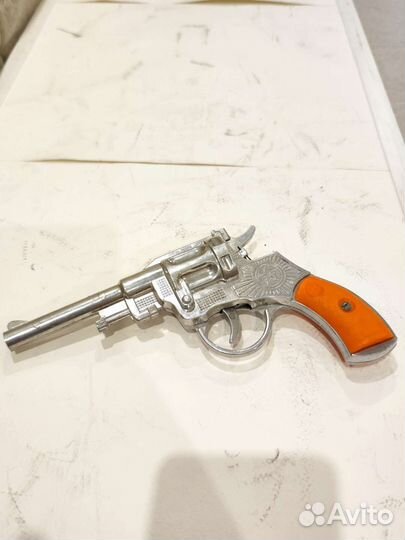 Игрушка пистолет - револьвер под пистоны