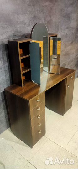 Туалетный стол