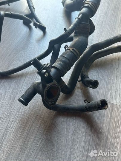 Патрубок системы охлаждения Skoda Octavia A4 AGU