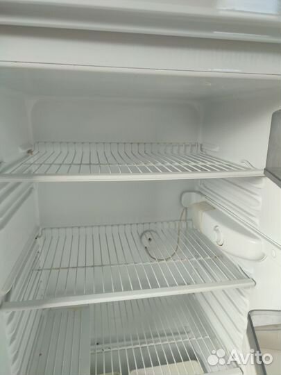 Рабочие холодильники и стиральная машина. Гарант