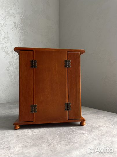 Шкатулка - шкаф для украшений