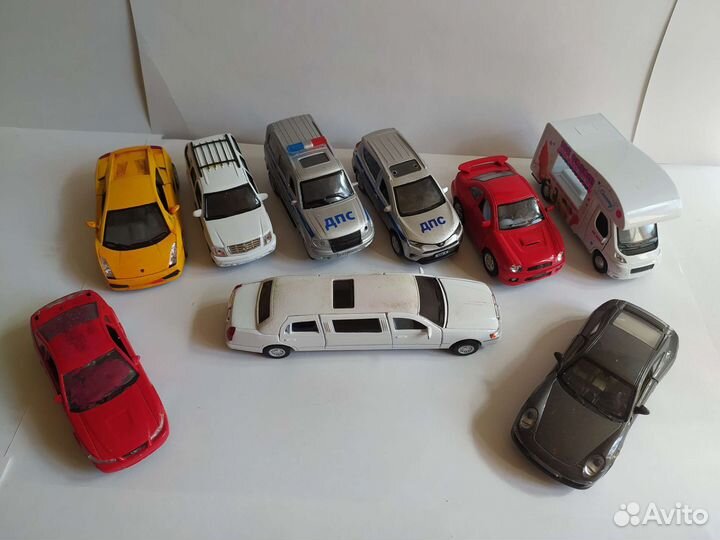 Коллекционные модели автомобилей пакетом