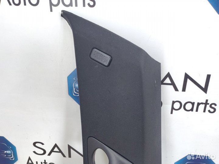 Накладка задней стойки задняя правая Bmw X5 Рест