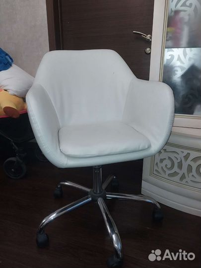 Стул на колесиках/кресло на колесиках