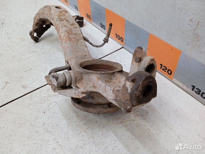 Кулак поворотный передний правый Volkswagen Passat