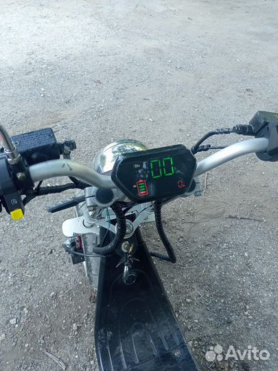 Трехколесный электроскутер