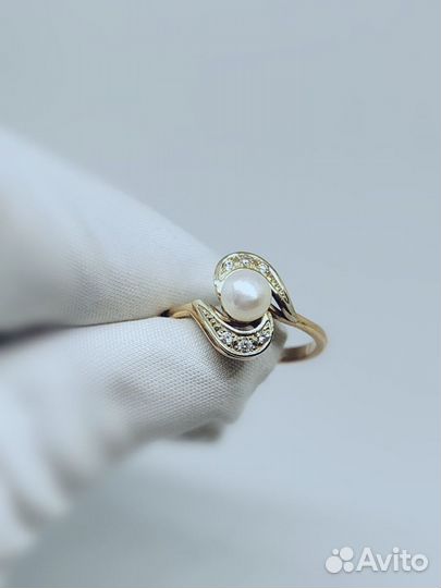 Золотое кольцо с жемчугом и фианитом 17 р-р