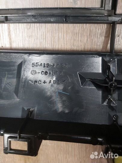 Накладка центральной консоли Toyota Land Cruiser