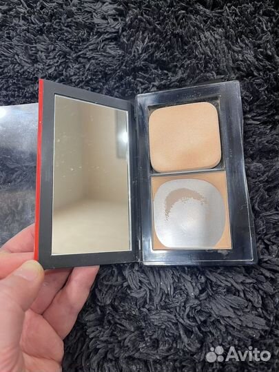 Футляр от пудры Shiseido