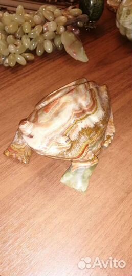 Лягушка из оникса