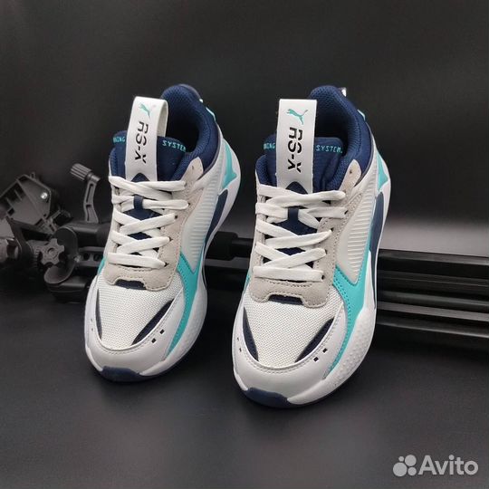 Кроссовки оптом