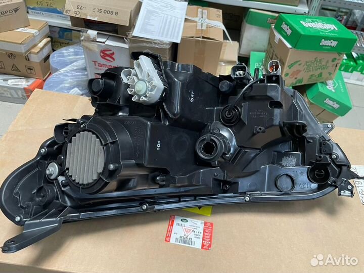 Фара правая Toyota Rav 4 L073010100R