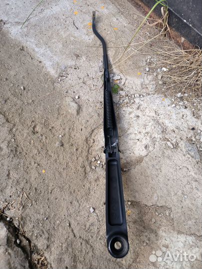 Поводок левого дворника hyndai solaris 2