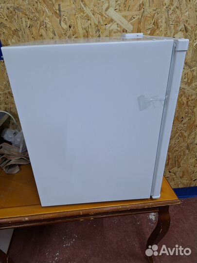 Холодильник маленький с морозилкой