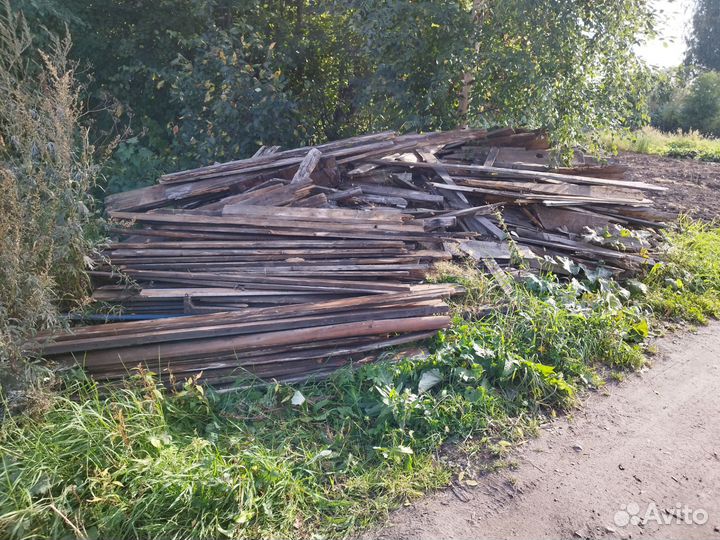 Доски, дрова от старого дома