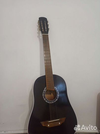 Акустическая гитара