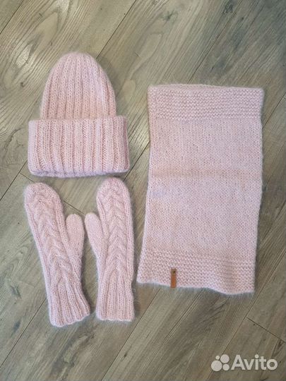Комплект шапка, шарф и варежки из мохера