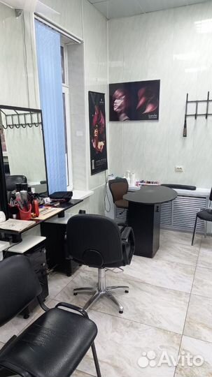 Требуются мастер маникюра и парикмахер