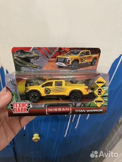 Машинка пикап Nissan 12,5см