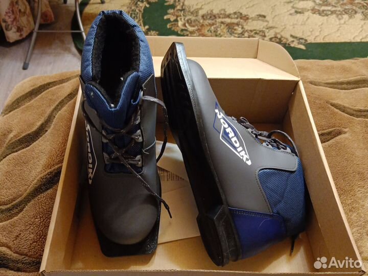 Лыжные ботинки