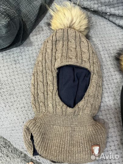 Шапка шлем с натуральным помпоном