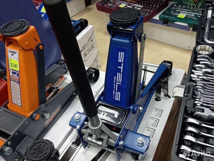 Домкрат подкатной Stels 3т