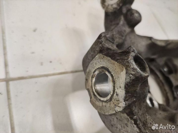 Кулак поворотный передний левый Infiniti Q50 I (2013—2017)