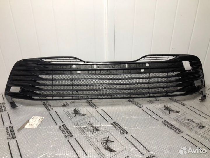 Решетка бампера передняя Toyota Camry 70 2017-2020
