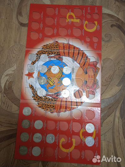 20 юбилейных монет СССР в альбоме