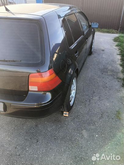 Volkswagen Golf, 2000