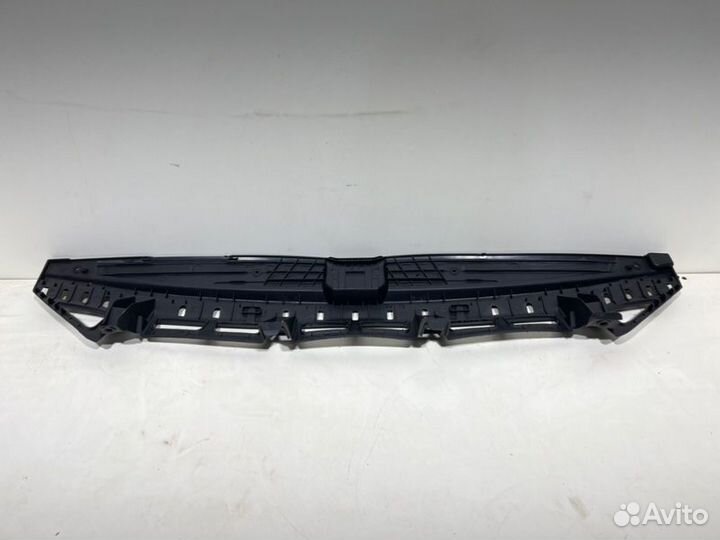 Накладка замка капота передняя Hyundai Solaris 2