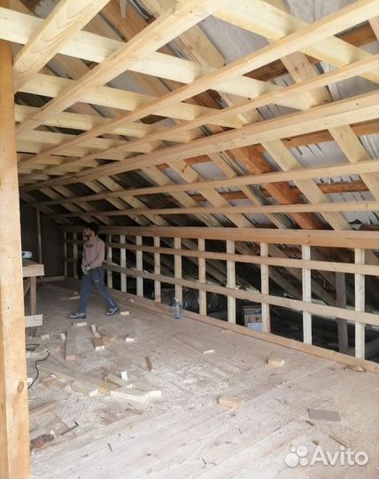 Бригада плотников строителей