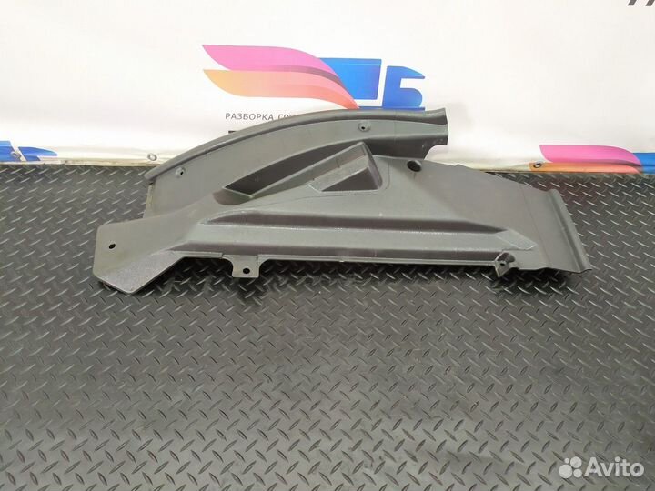 9736842318 Накладка порога правая