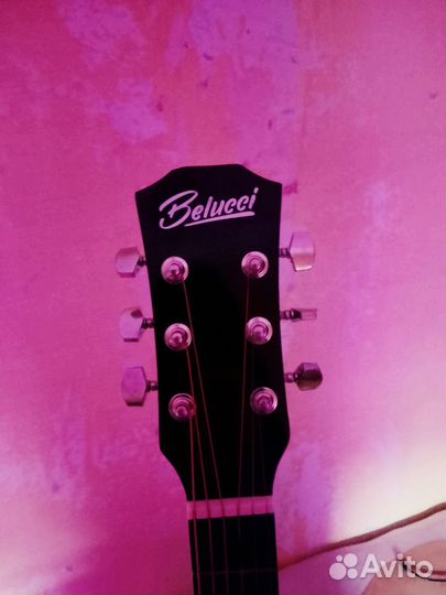 Акустическая гитара