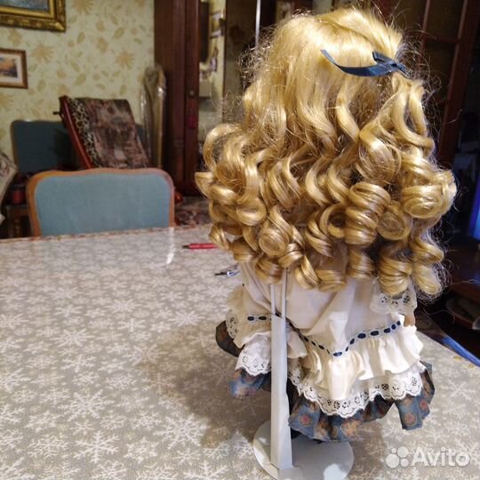 Кукла фарфоровая. Коллекционная