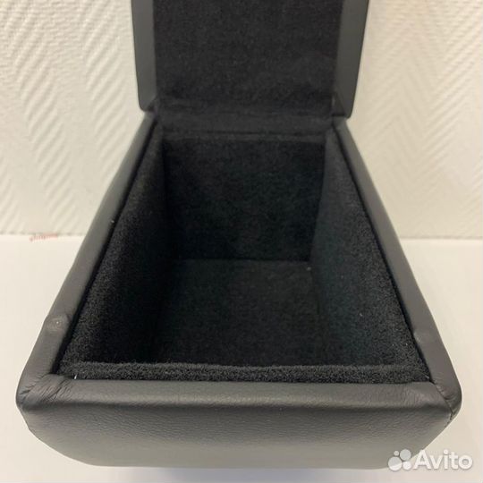 Штатный подлокотник opel corsa D (2006)