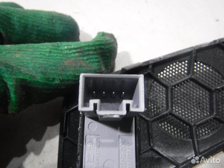 Кнопка стеклоподъемника Skoda Yeti