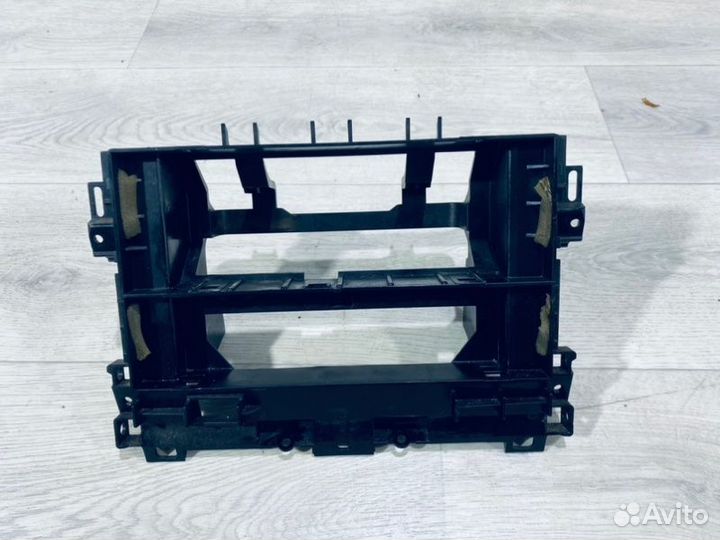 Рамка магнитолы Land Rover Range Rover LM M62B44