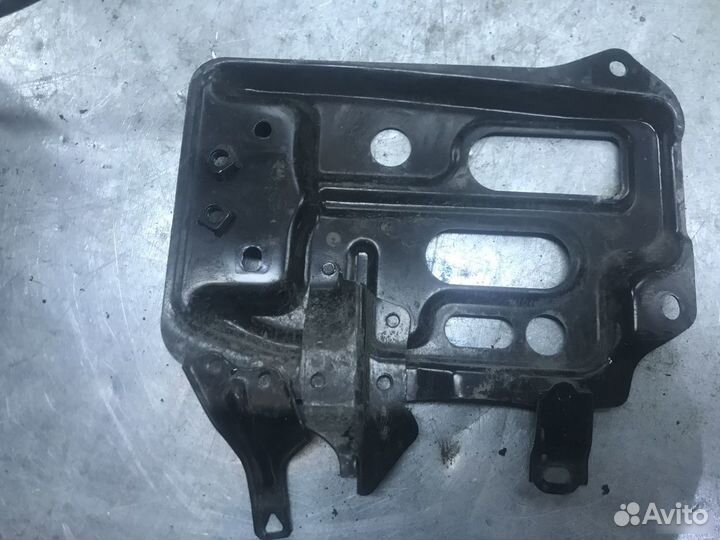 Крепление акб подставка Toyota Corolla E180