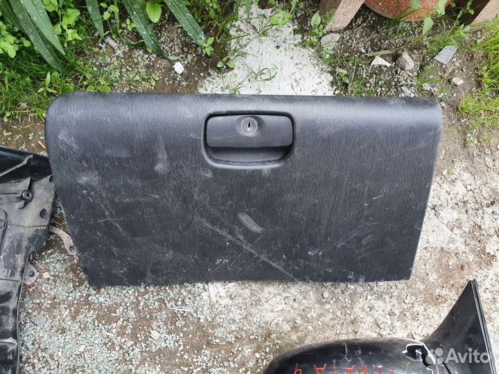 Бардачок крышка Hyundai sonata EF тагаз 4,5