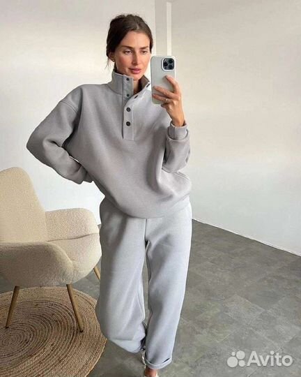 Спортивный костюм женский