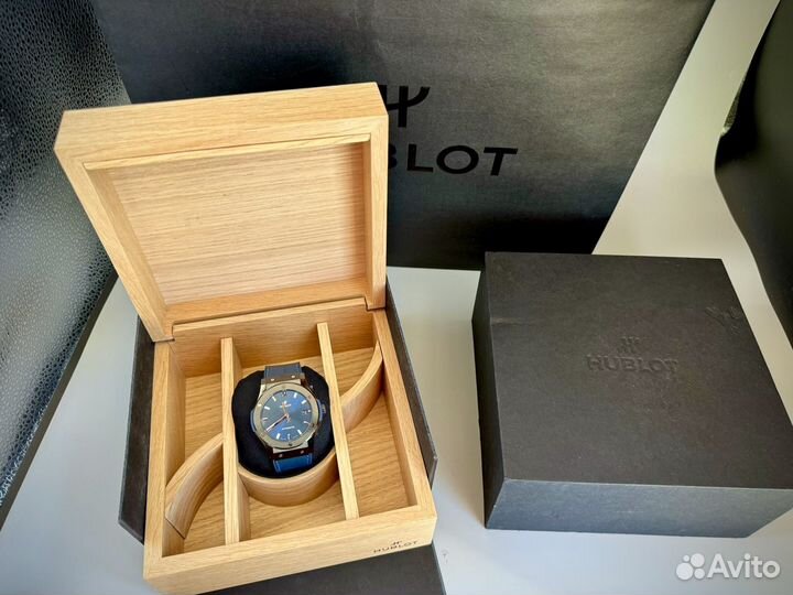 Часы Hublot Classic Fusion 45 mm Ceramic Blue