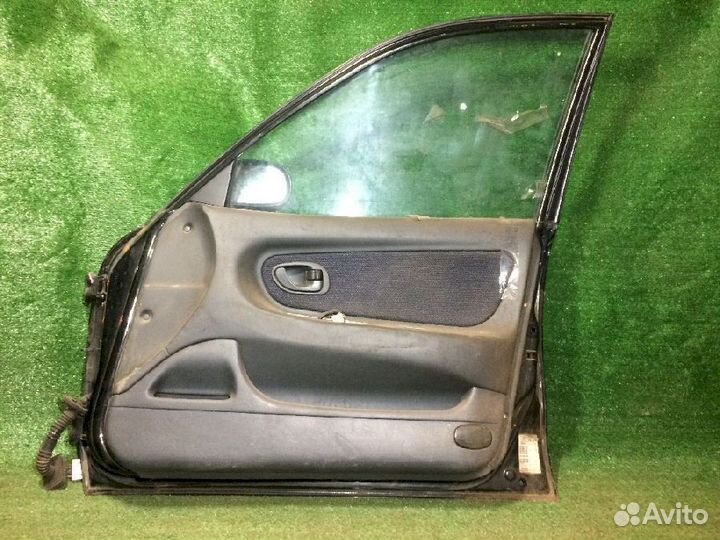 Дверь передняя правая Mitsubishi Galant E55A Черна