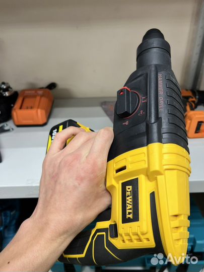 Перфоратор аккумуляторный Dewalt