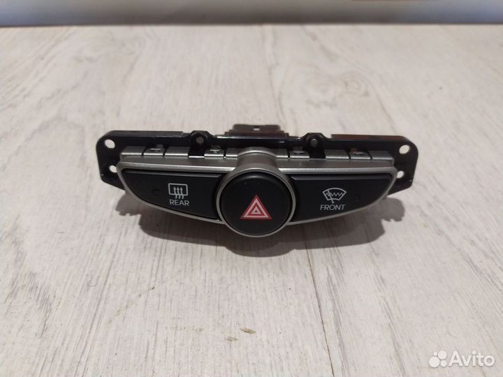 Кнопка аварийной сигнализации Hyundai solaris