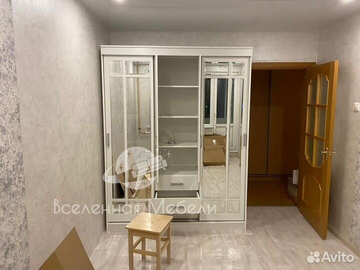 Шкаф купе с зеркалом