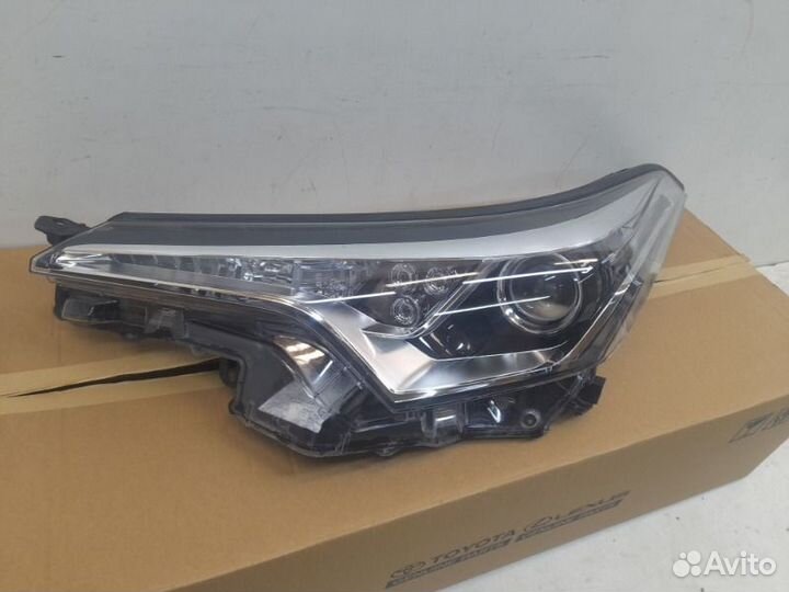 Фара левая Toyota C-Hr 1 2016-2023